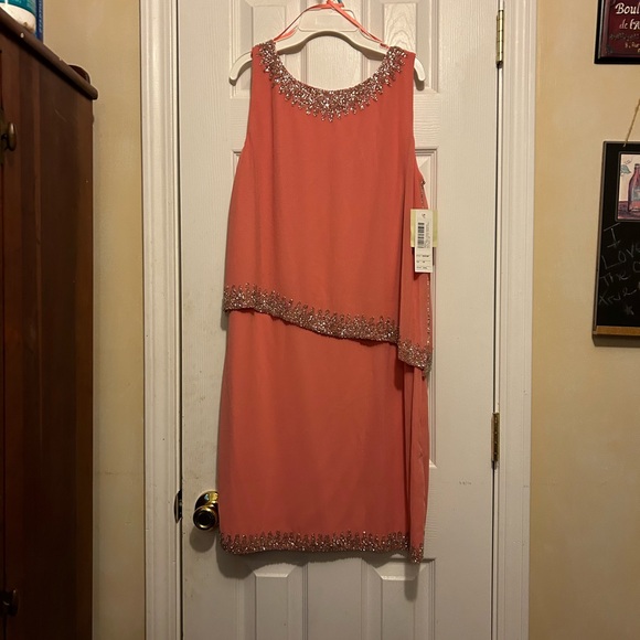 J Kara Women's👩🏽Asymmetrical Bodice EdgeBeadedShortCocktailDress👗Coral Sz 14P - Picture 3 of 9